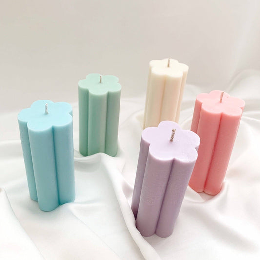 Daisy Pillar Candles.