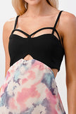 Vestido tie-dye de corte alto y bajo 