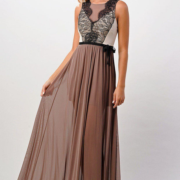 Robe longue en dentelle transparente 