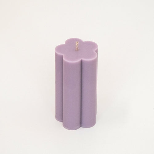 Bougies piliers en forme de marguerite.