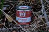 Bougie à la citronnelle dans une lanterne rouge 