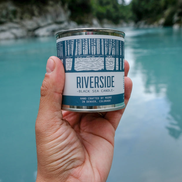 Bougie parfumée au bord de la rivière 