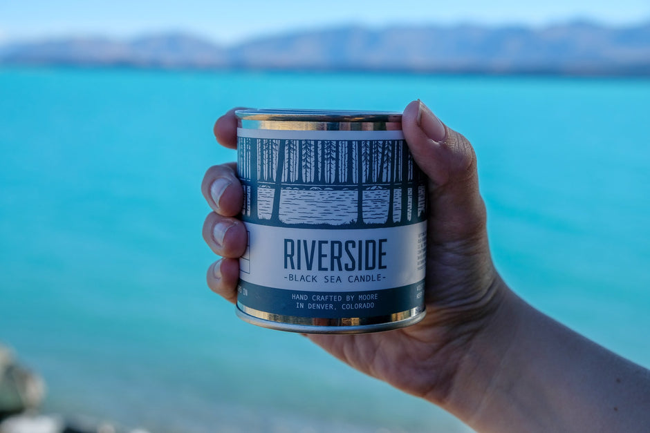 Bougie parfumée au bord de la rivière 