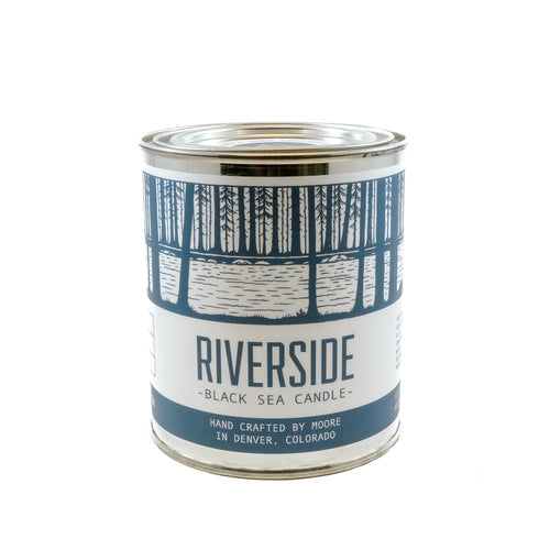 Bougie parfumée au bord de la rivière 