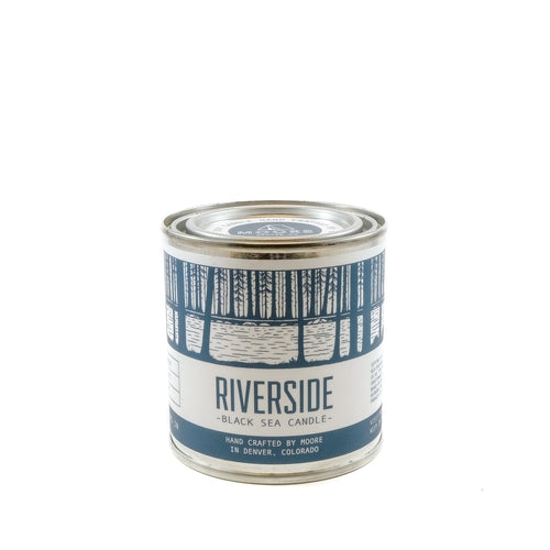 Bougie parfumée au bord de la rivière 