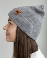 HAAKWEAR Bonnet à Revers en Tricot - Gris Koala