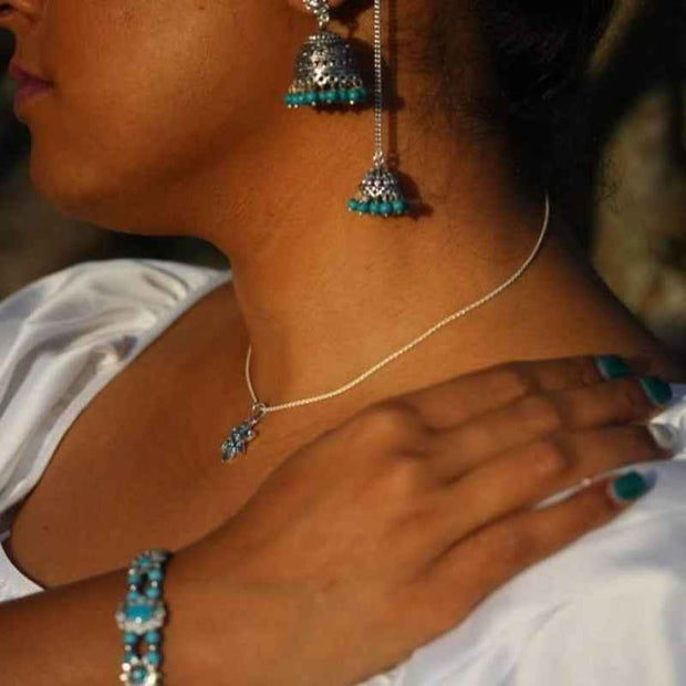 Turquoise Stone Necklace Silver Tone Chain Floral Design Jewelry