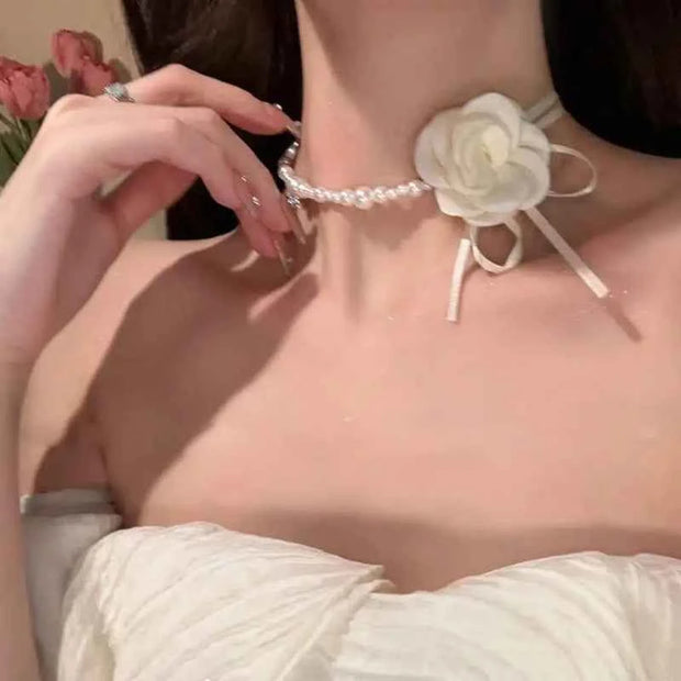 Floral Choker Necklace with Pearl Chain – Elegant and Stylish Women’s Accessory