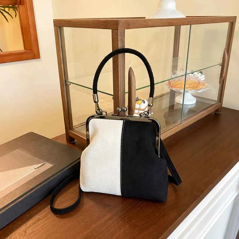 Women Fashionable Shoulder Bag Large Capacity Retro Flannel Handbag Leisure Clamp Handbag Travel Shopping Work Shoulder Bag