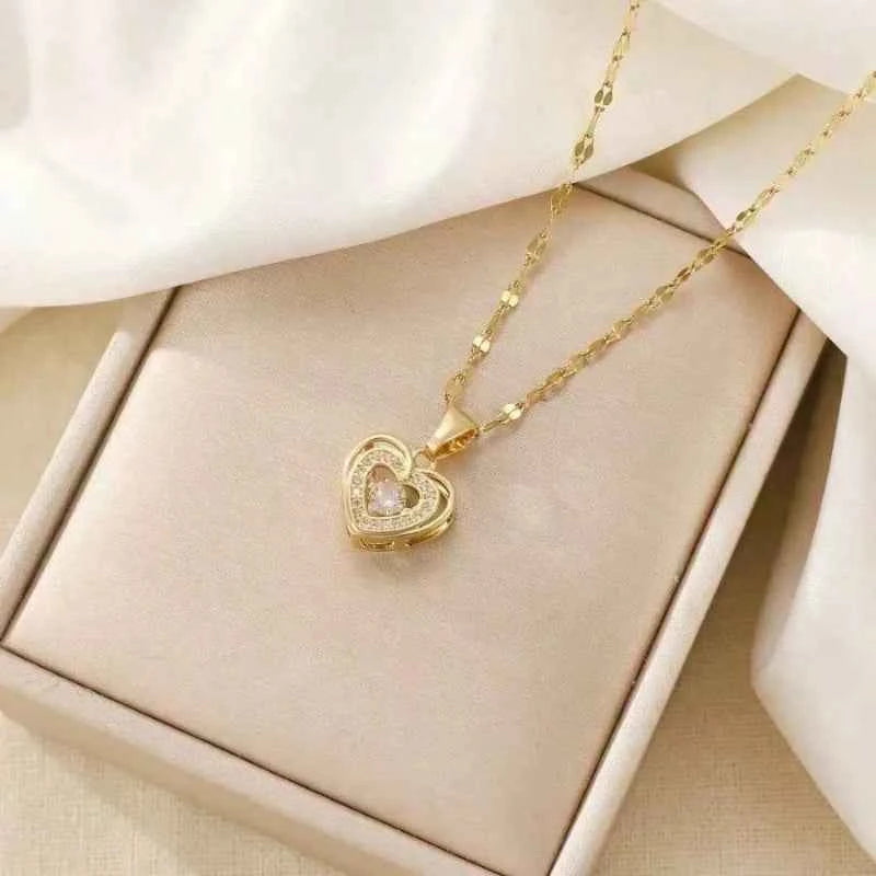 Gold Heart Necklace with Diamond Accent – Elegant Chain Pendant for Women
