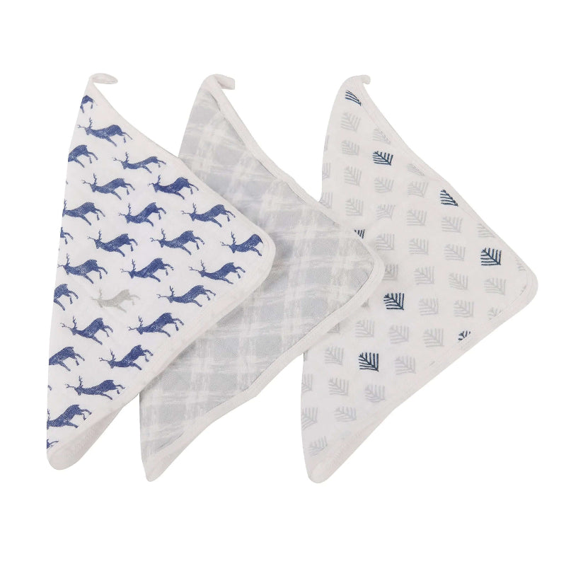Set of three washcloths with blue deer pattern, perfect for bath time and everyday use.