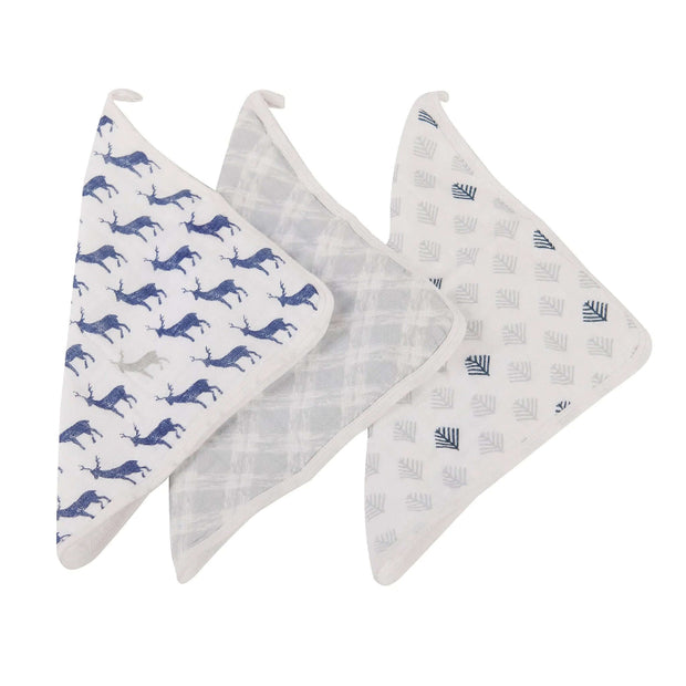 Set of three washcloths with blue deer pattern, perfect for bath time and everyday use.