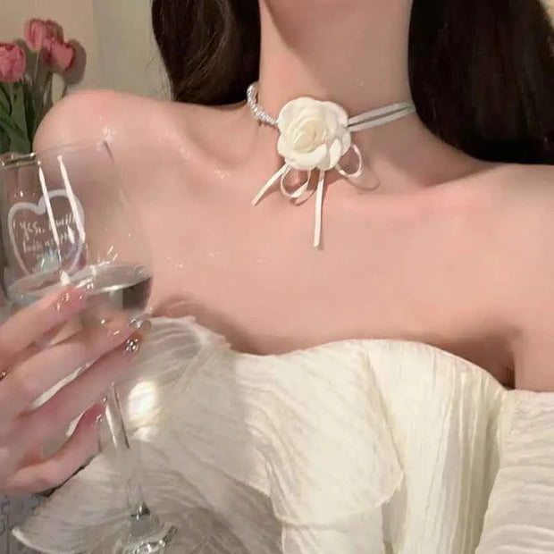 Floral Choker Necklace with Pearl Chain – Elegant and Stylish Women’s Accessory