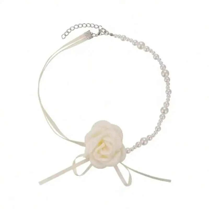 Floral Choker Necklace with Pearl Chain – Elegant and Stylish Women’s Accessory