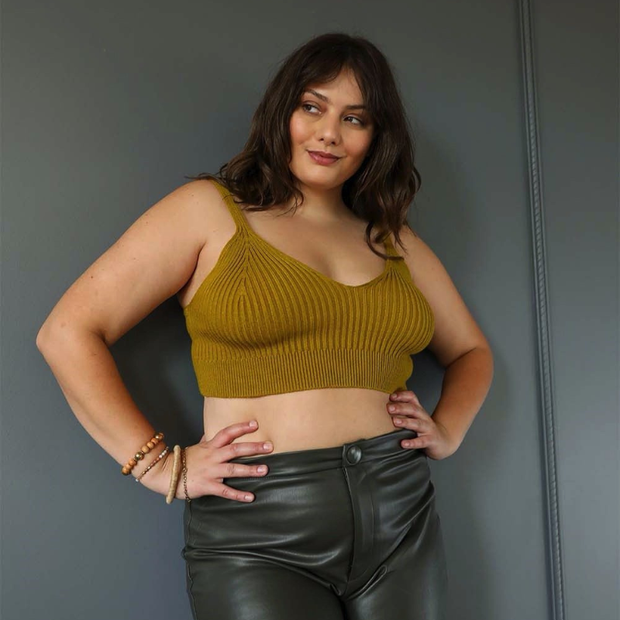 Soutien-gorge en tricot côtelé contour grande taille.