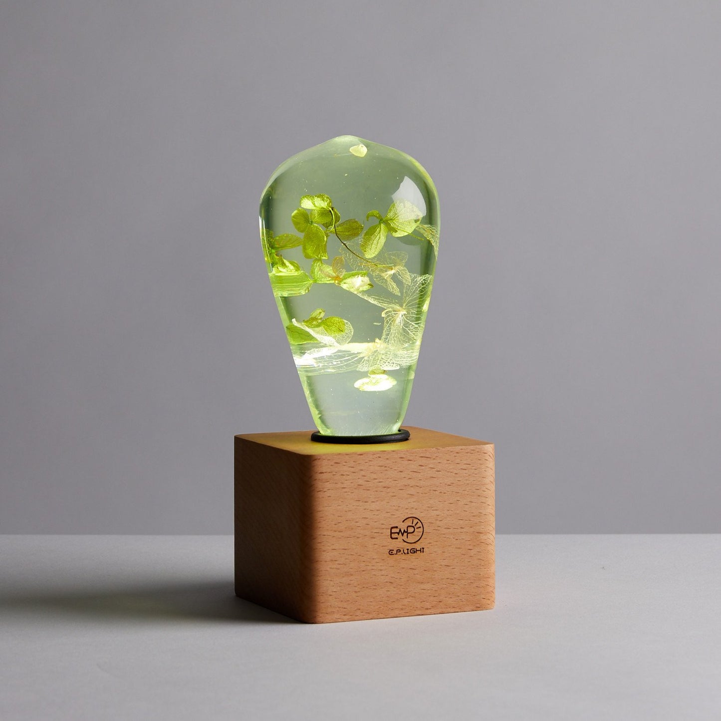 Hydrangea Flower Resin Lamp