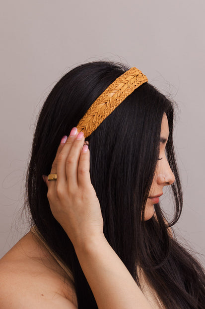 Diademas de cuero vegano.