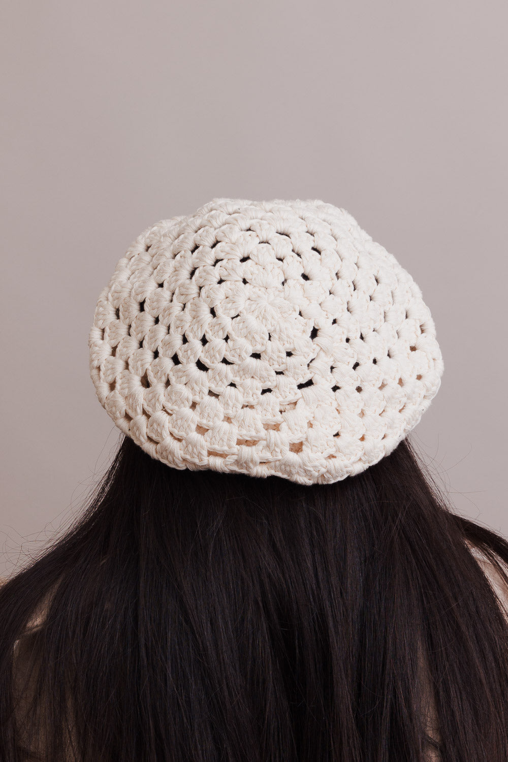 Bérets tricotés au crochet.