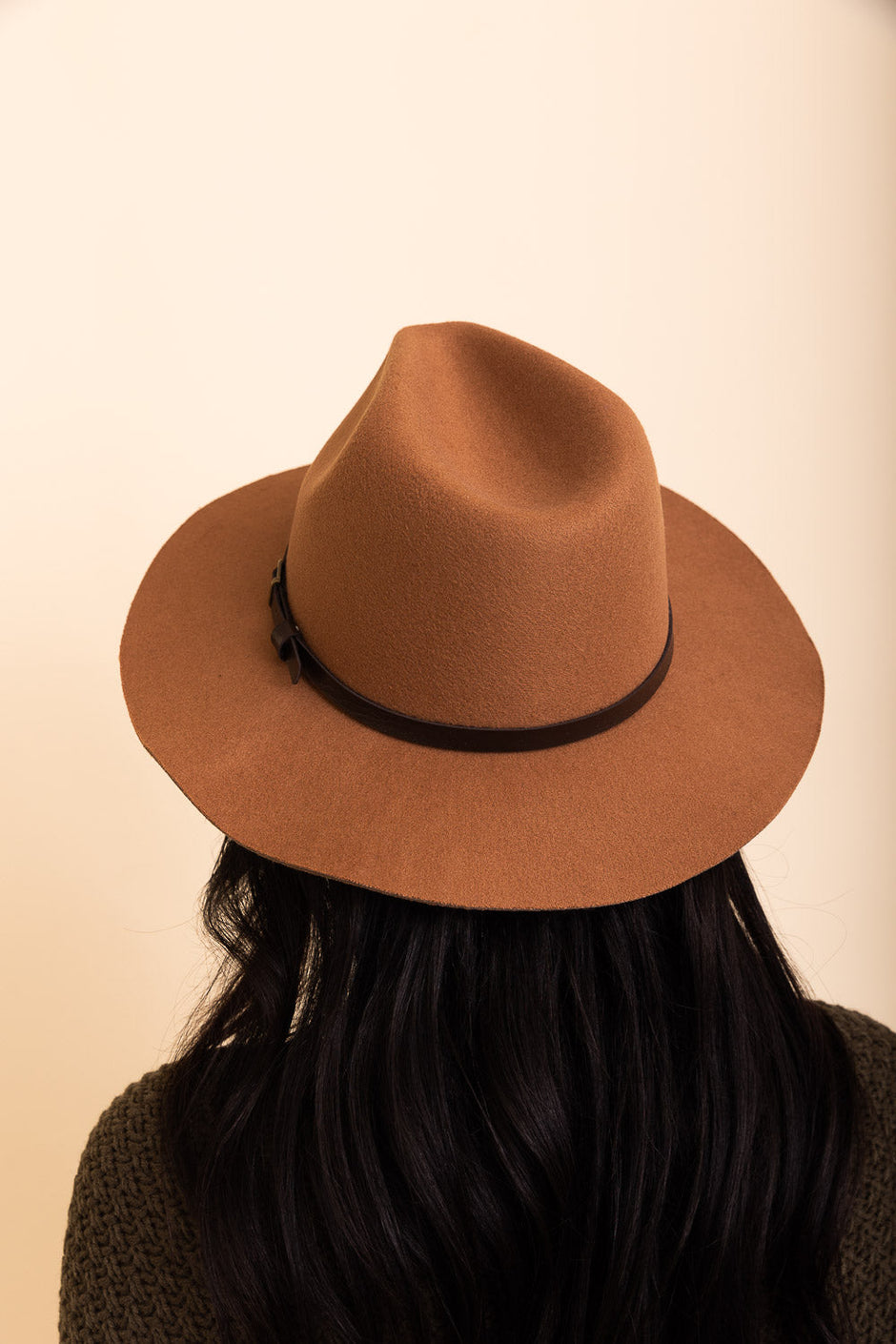 Sombreros estilo western con frente pellizcado.