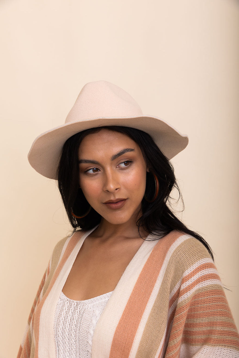 Sombreros estilo western con frente pellizcado.