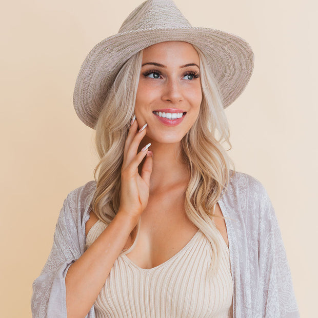 Sombreros de ala de paja.