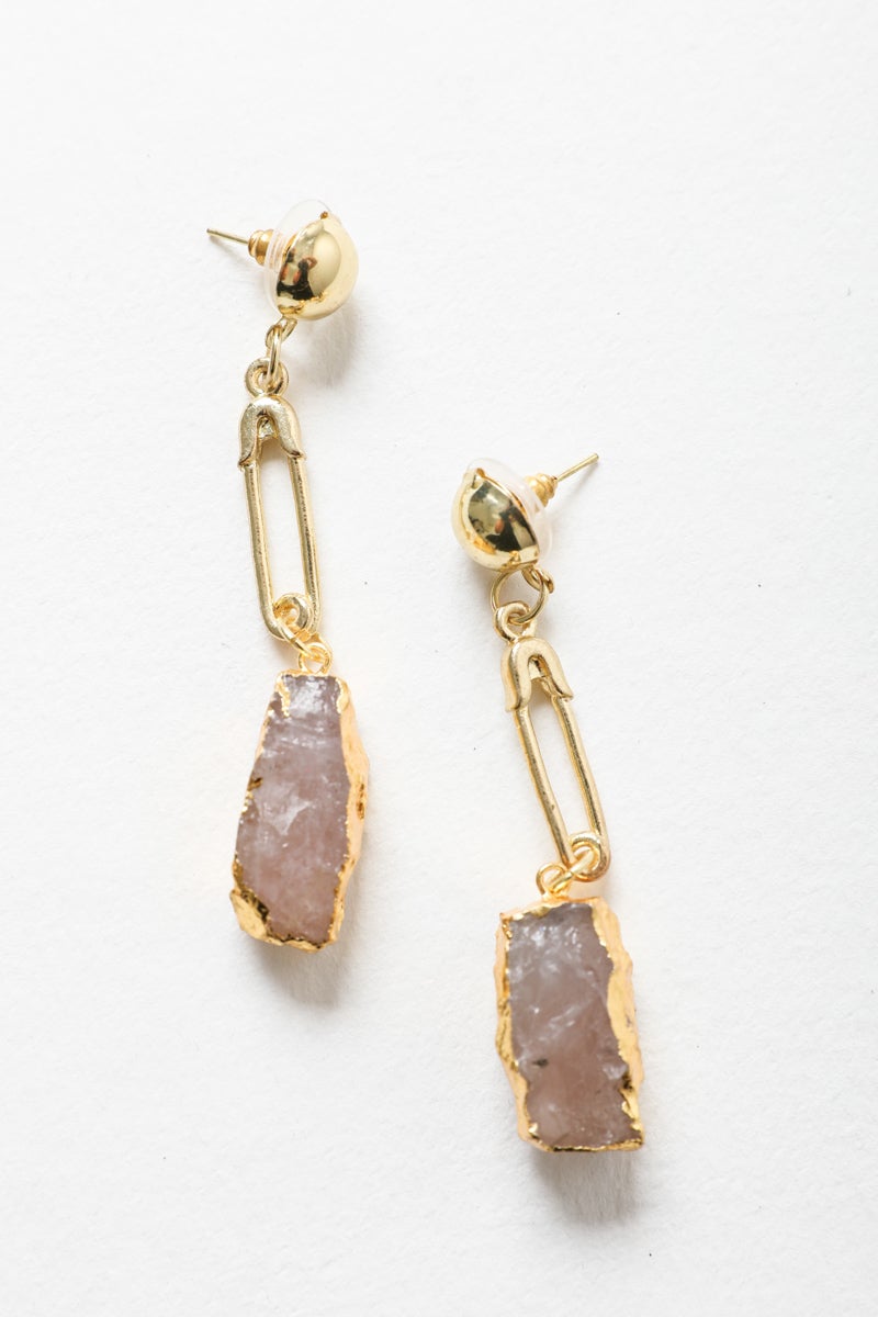 Boucles d'oreilles en pierres précieuses.