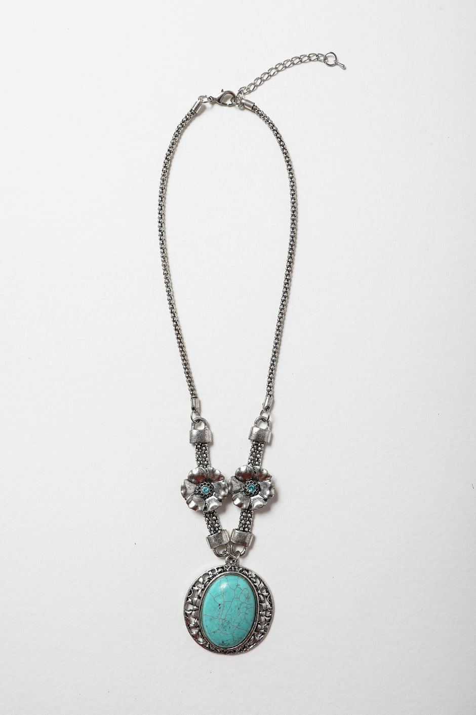 Collares florales de piedra turquesa.