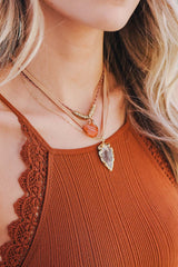 Collier en daim avec cornaline et agate marron