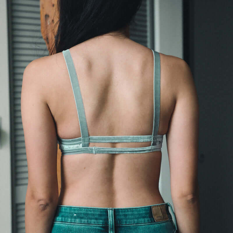 Bralettes en velours écrasé.