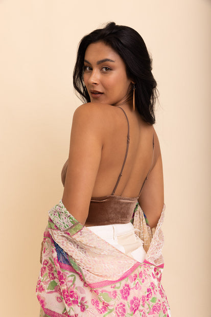 Bralettes largos de terciopelo.