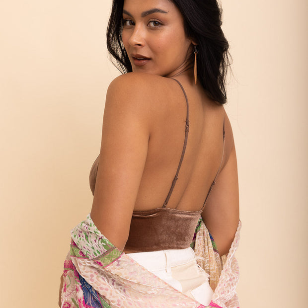 Bralettes longues en velours.
