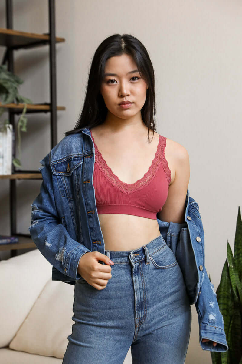 Bralette rembourrée avec bordure en dentelle