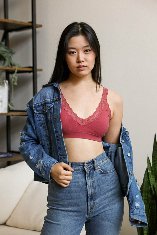 Bralette acolchado con ribete de encaje