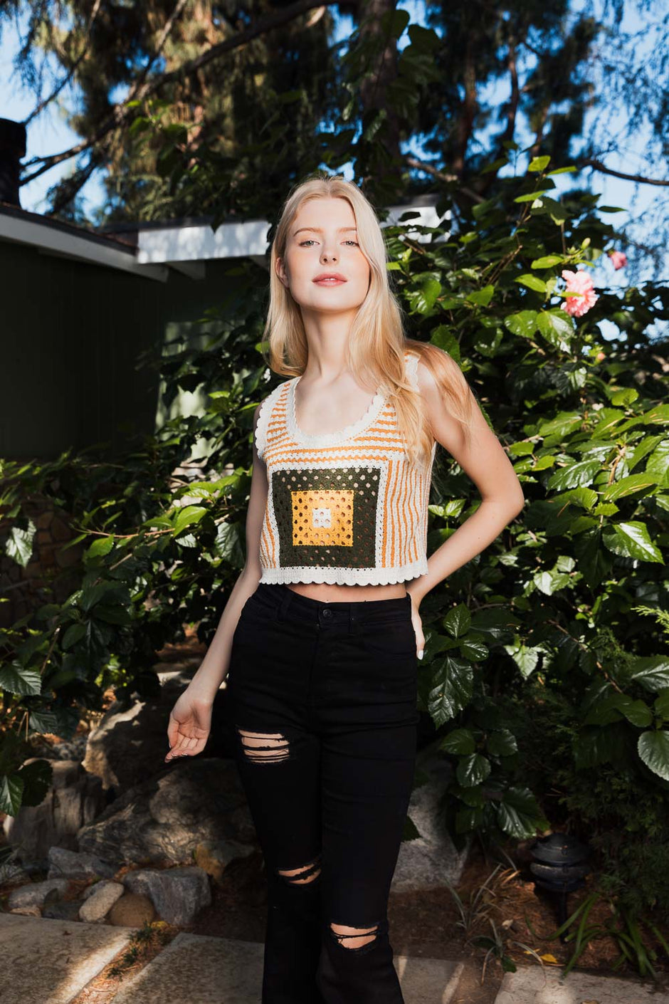 Tops cosidos a crochet con múltiples patrones.