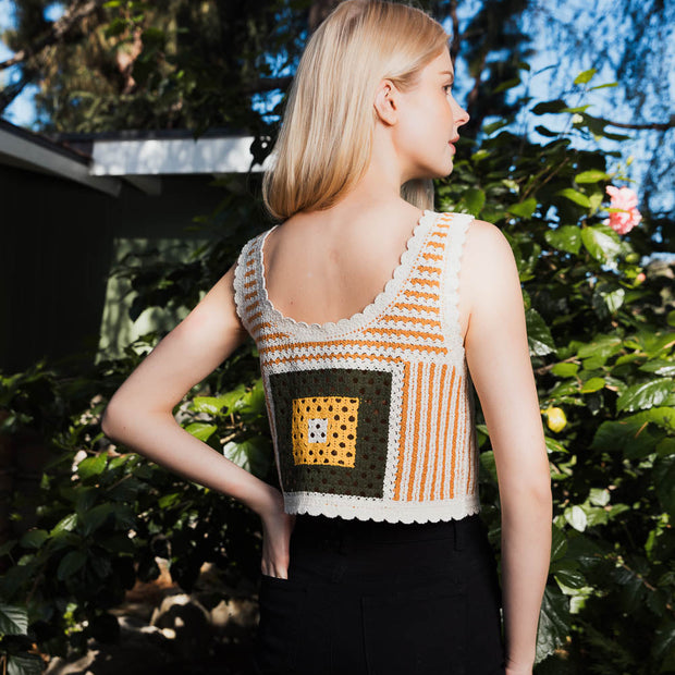 Tops cosidos a crochet con múltiples patrones.