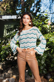 Tops cortos acampanados con diseño elegante de chevron.