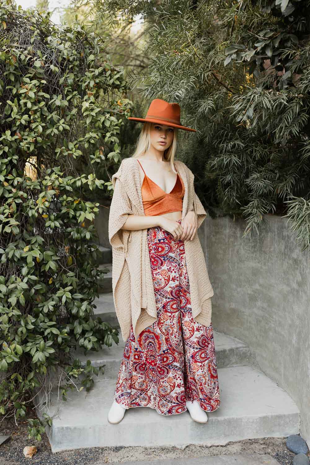 Ruana con capucha y suave tejido gofre