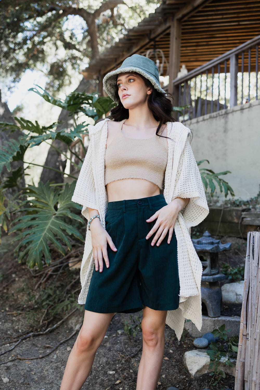 Ruana con capucha y suave tejido gofre