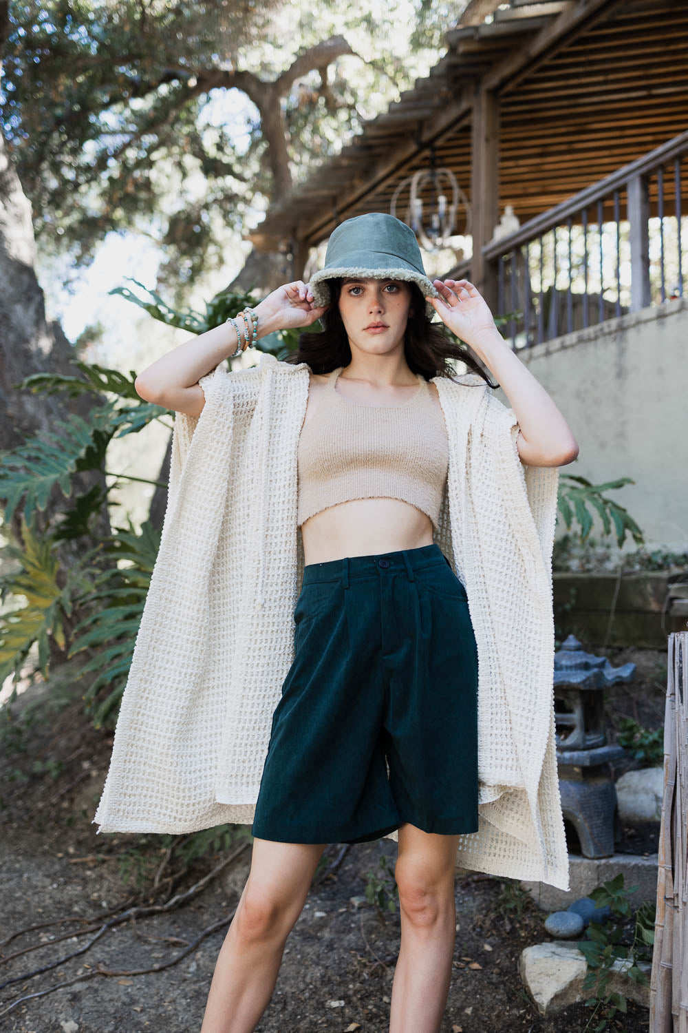 Ruana con capucha y suave tejido gofre