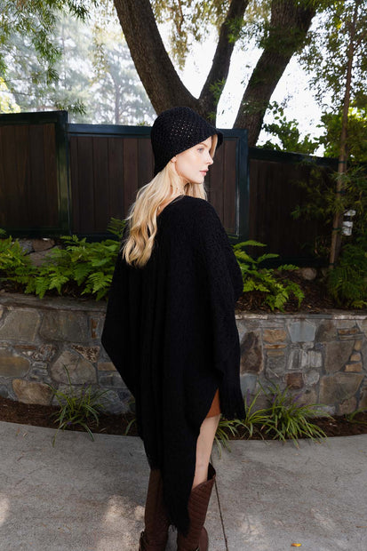 Ponchos con borlas bordadas.
