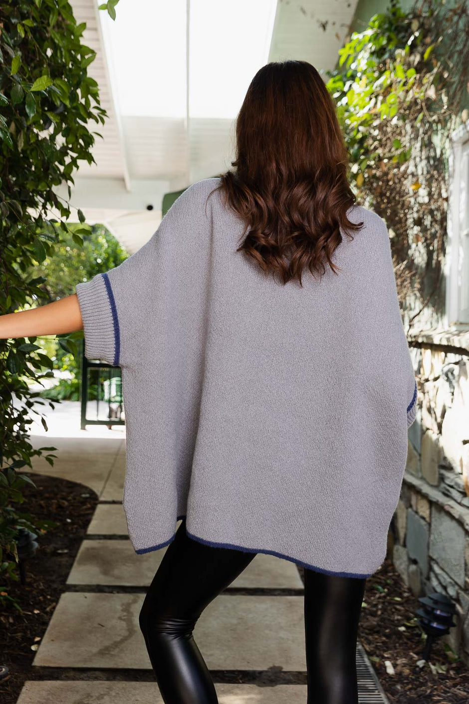 Ponchos de cuello alto con mangas.
