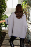 Ponchos de cuello alto con mangas.