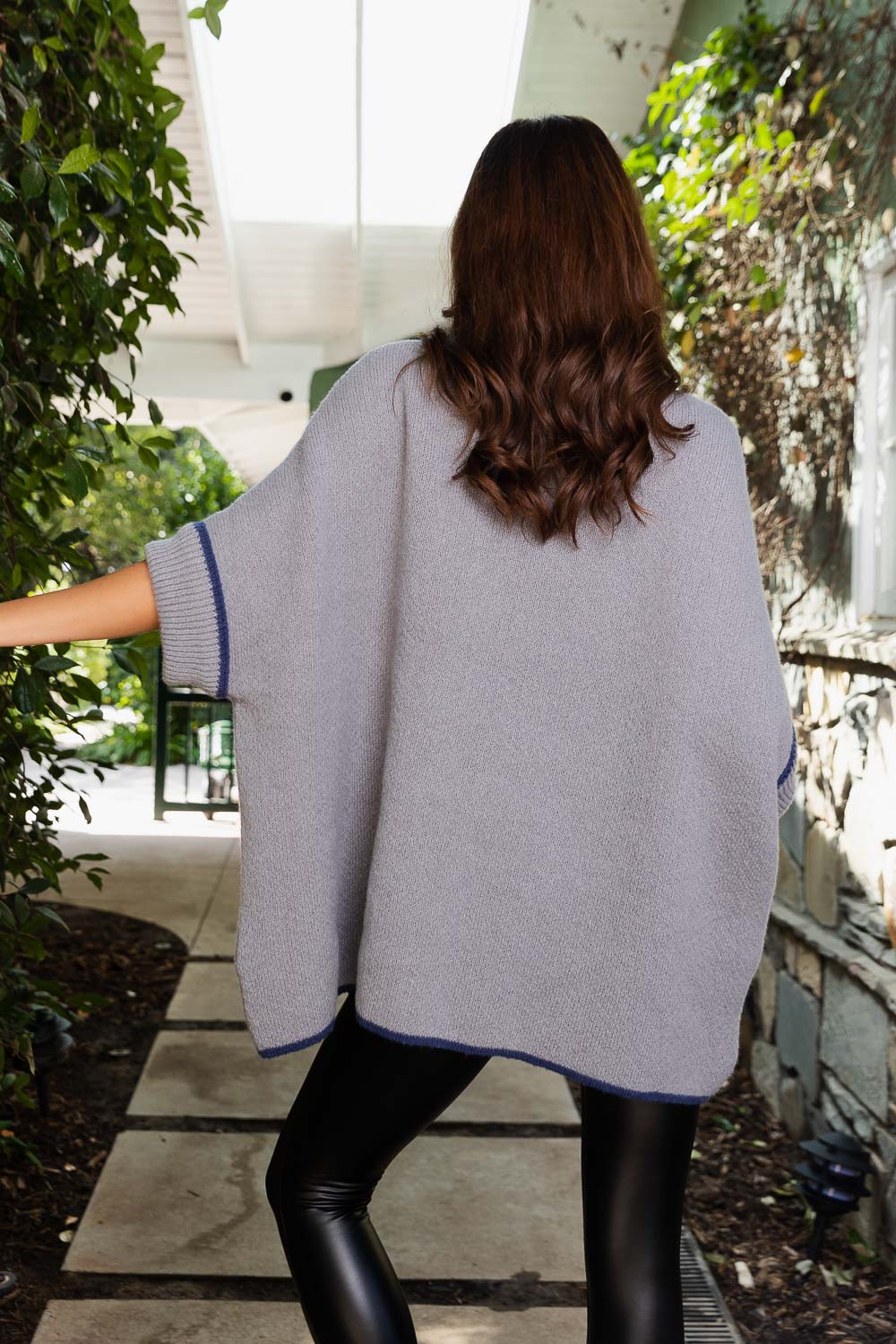Ponchos de cuello alto con mangas.