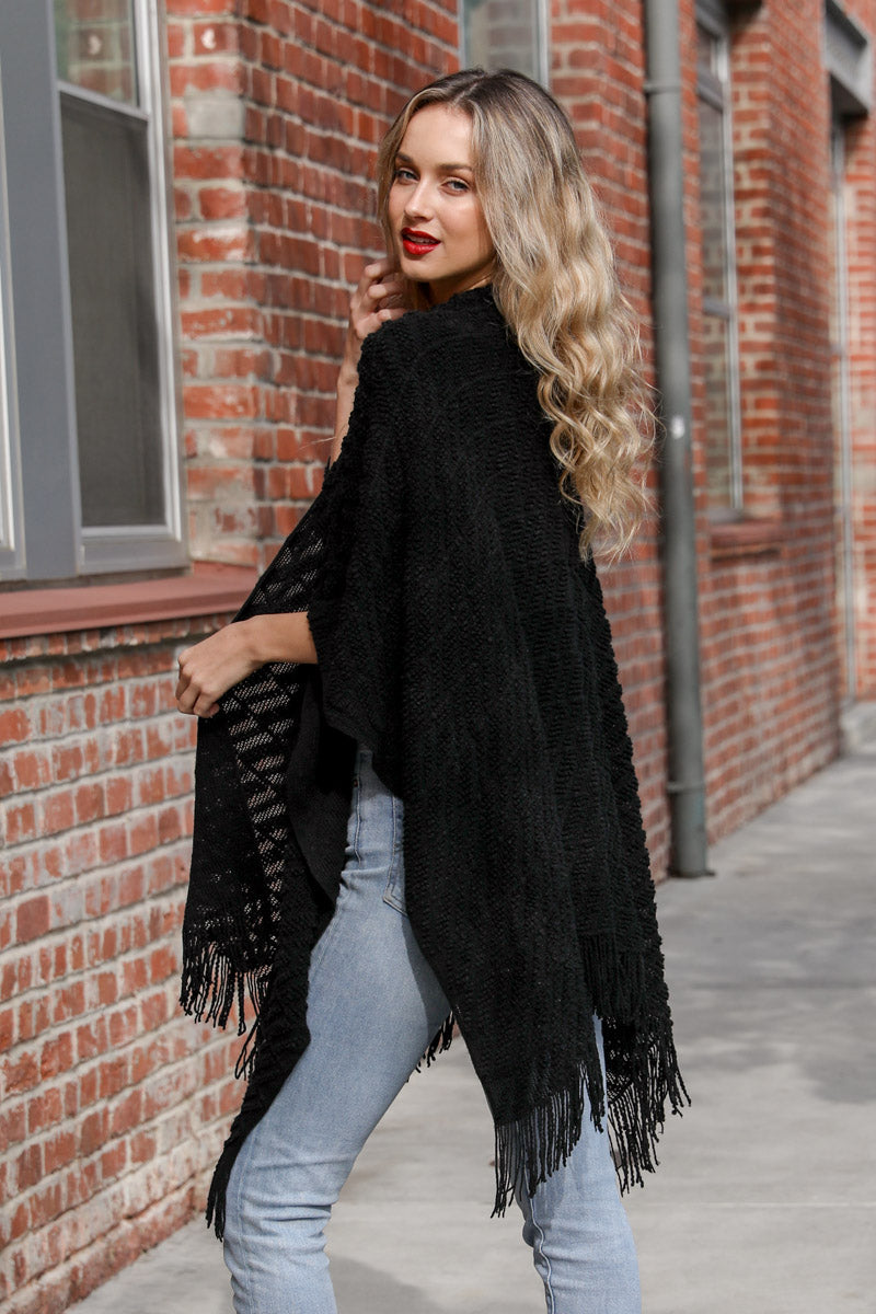 Ruanas tricotées à pompons.