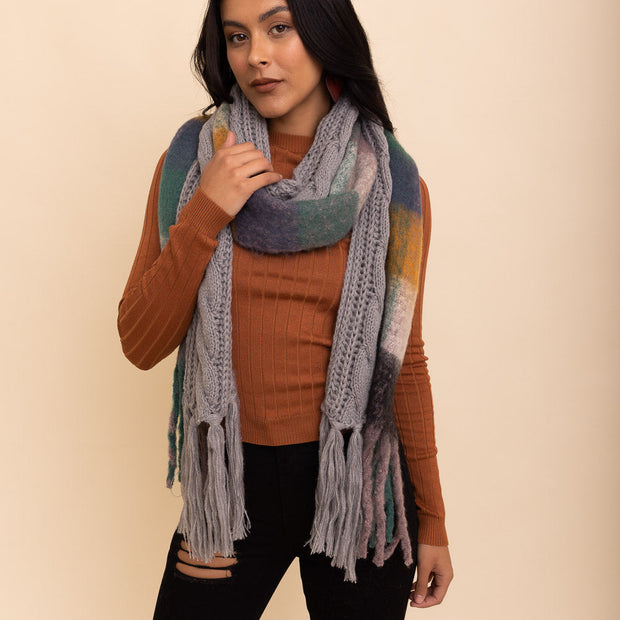 Écharpe en tricot mélangé avec pompons