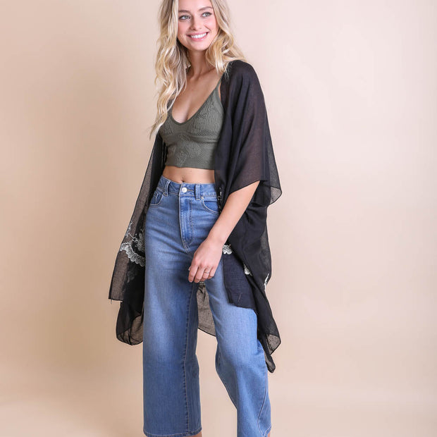 Kimonos brodés de fleurs.