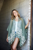 Kimonos bordados florales.