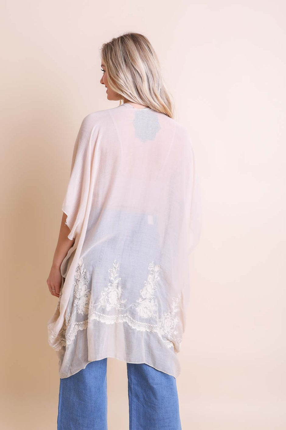 Kimonos bordados florales.