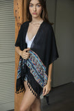 Kimonos geométricos bordados.