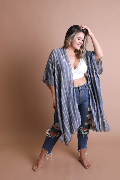 Kimonos deshilachados con efecto tie-dye.